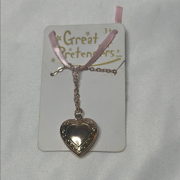 SOLD - 🐼 3/$25 Gold Heart Locket Necklace - Picture 1 of 1
